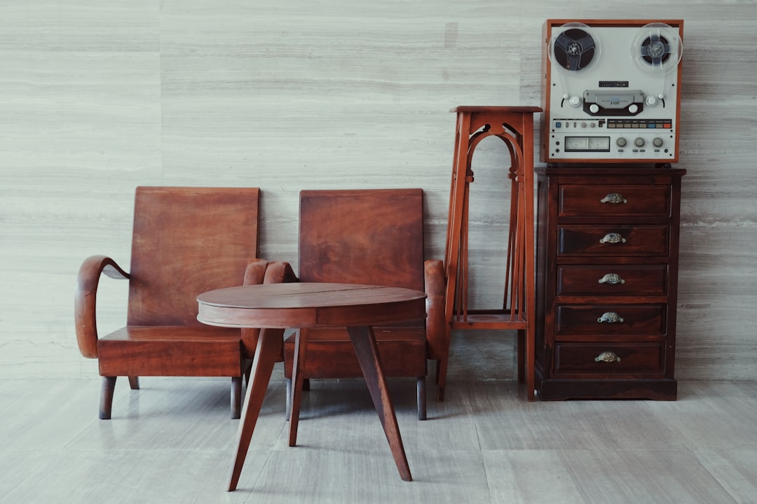 vintage-vs-antique-console-tables-whats-the-difference-7interiordesign