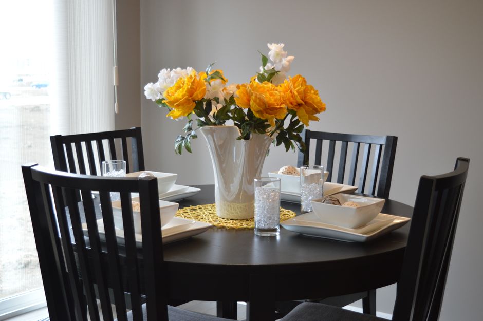 Small Dining Room Setup: Maximise Your Space & Style